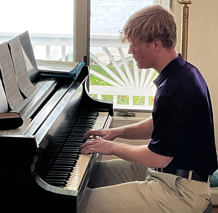 PIANIST SCHOLARSHIP WINNER